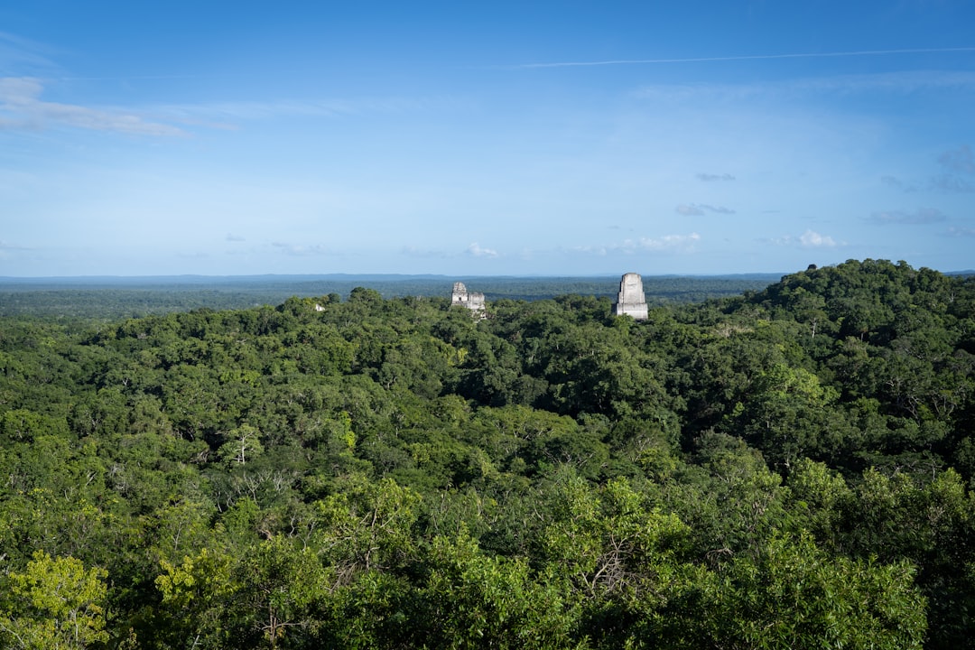 La Guía Definitiva para Explorar las Ruinas de Cobá y Vivir una Aventura Inolvidable en el Caribe Mexicano